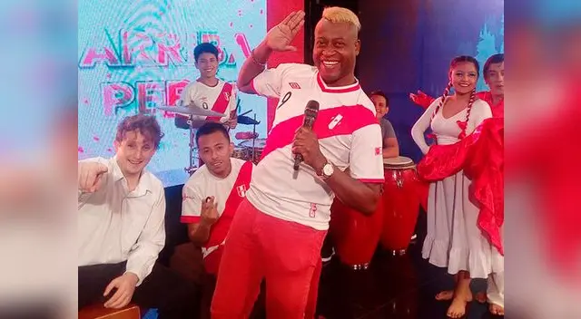 Pone mucho corazón a la hora de cantar Pone mucho corazón a la hora de cantar