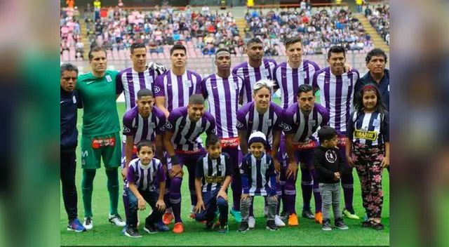 Importante medio español destacó la tradición de la camiseta blanquimorada de Alianza Lima