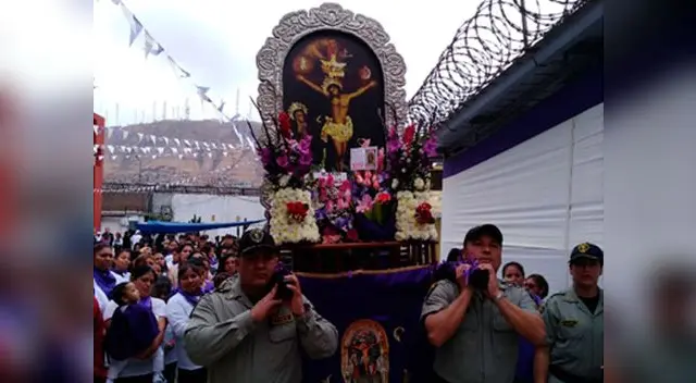 Internas del penal de Mujeres también realizaron la procesión del señor de Los Milagros Internas del penal de Mujeres también realizaron la procesión del señor de Los Milagros