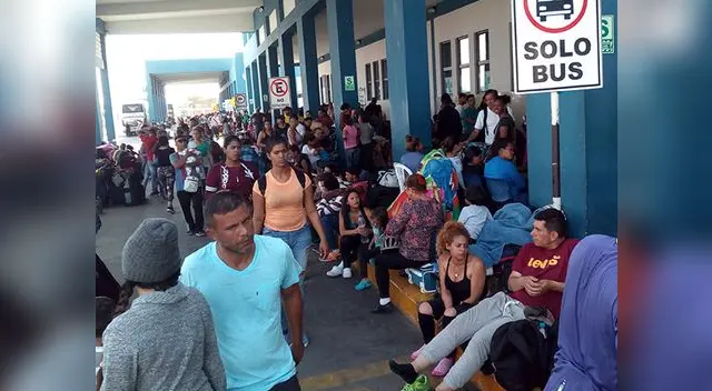 Venezolanos junto con sus hijos duermen en las calles Venezolanos junto con sus hijos duermen en las calles