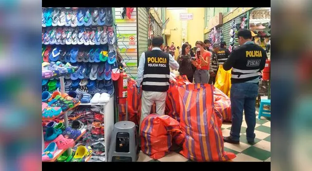 Policía Fiscal ingresó a galería donde se vendían zapatillas "bamba"