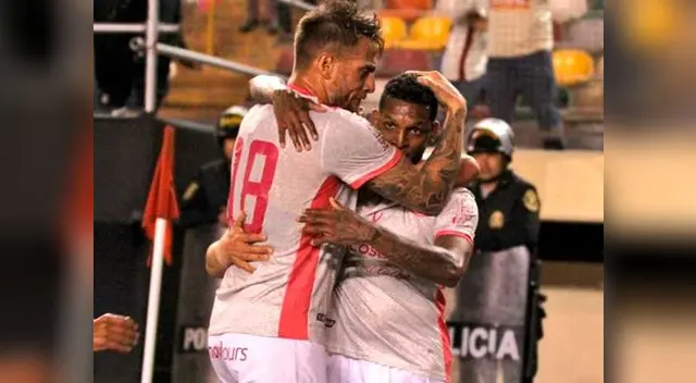 Alberto Quintero y Germán Denis le dieron el triunfo a Universitario ante Sporting Cristal Alberto Quintero y Germán Denis le dieron el triunfo a Universitario ante Sporting Cristal