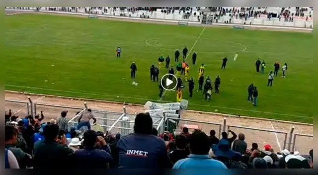 La hinchada del Credicoop San Román no perdonó el empate y lanzó objetos a sus jugadores
