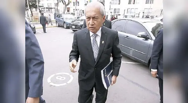 También presentó denuncia constitucional contra Alfredo Thorne También presentó denuncia constitucional contra Alfredo Thorne