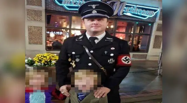 Indigna por disfraz que utilizó para él y su pequeño hijo Indigna por disfraz que utilizó para él y su pequeño hijo