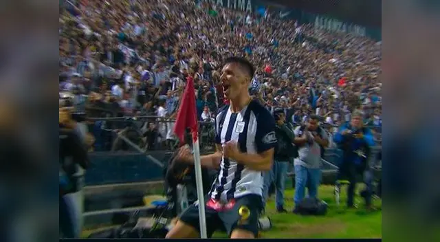 El delantero de Alianza Lima, Mauricio Affonso se dejó sin oportunidades a Zuckzuck con un potente zurdazo.  El delantero de Alianza Lima, Mauricio Affonso se dejó sin oportunidades a Zuckzuck con un potente zurdazo.