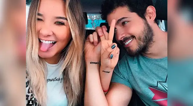 La pareja de amigos debe estar muy feliz La pareja de amigos debe estar muy feliz