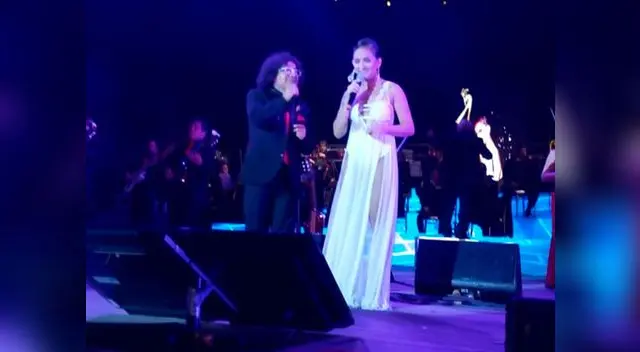 Daniela Darcourt se animó a cantar un sentido huayno a dúo con el líder de "Antología" Dilio Galindo