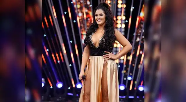 Michelle Soifer compartió una fotografía en Instagram donde muestra su cuarto desordenado y vestida con ropa de Kevin Blow