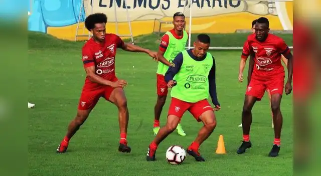 Ecuador entrenó a doble turno
