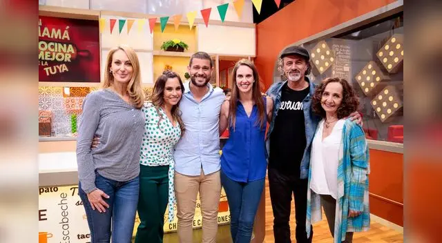 Denisse con el elenco de la película "Asu mare 3"