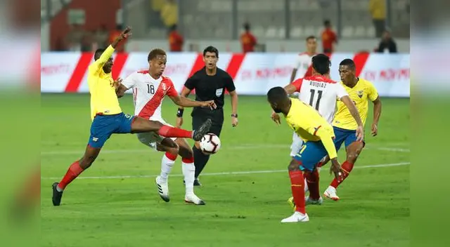 André Carrillo molesto por las críticas tras la derrota con Ecuador. FOTO: LIBERO
