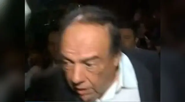 Simpatizantes y manifestantes contra Alan García se encuentran en las afueras de la casa del embajador de Uruguay. Simpatizantes y manifestantes contra Alan García se encuentran en las afueras de la casa del embajador de Uruguay.