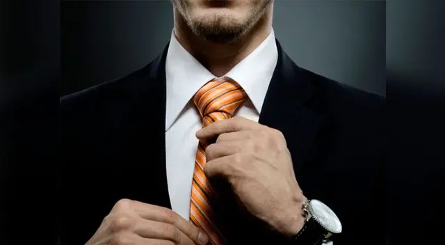 El nudo de la corbata es uno de los puntos más complicados a la hora de colocar este complemento