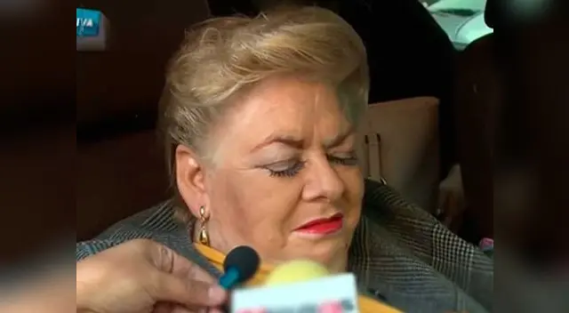 Paquita la del Barrio se queda dormida en rueda de prensa