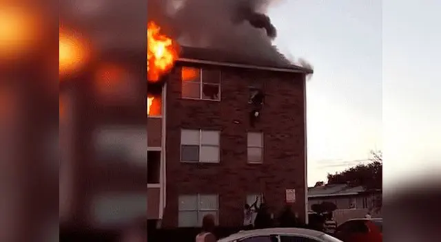 Madre e hijo sorprenden a usuarios