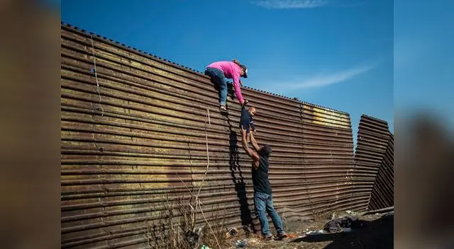 Mujeres y niños son reprimidos por la policía