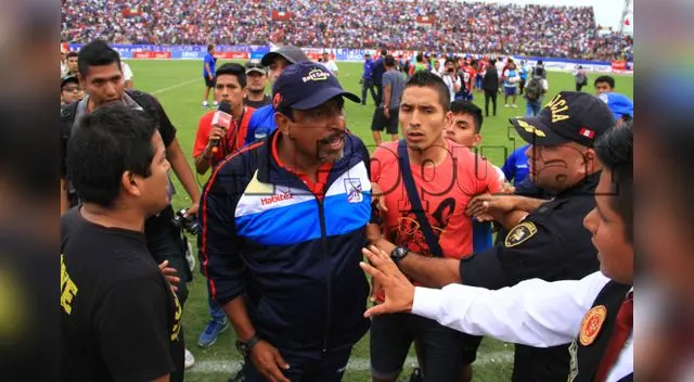 El ex jugador encara a Edson Mezarina