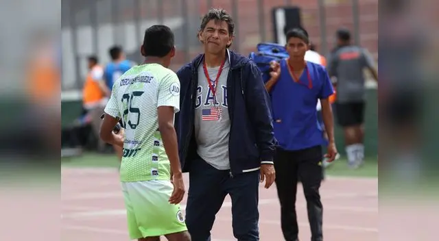 Juan  Carlos Bazalar no se confía y analizó en video a su rival del miércoles . FOTO: LIBERO