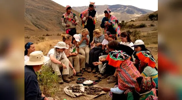 El turismo actúa como motor de desarrollo a través de la creación de empleo directo El turismo actúa como motor de desarrollo a través de la creación de empleo directo