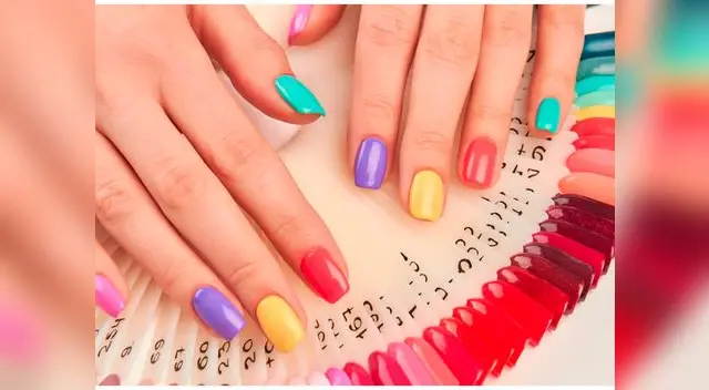 En uñas quebradizas no es recomendable utilizar tonos oscuros