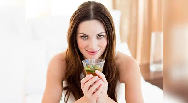 La hora más adecuada para tomar tu taza de té verde es 20 minutos después de tus comidas. Te ayudará a sentir saciedad La hora más adecuada para tomar tu taza de té verde es 20 minutos después de tus comidas. Te ayudará a sentir saciedad