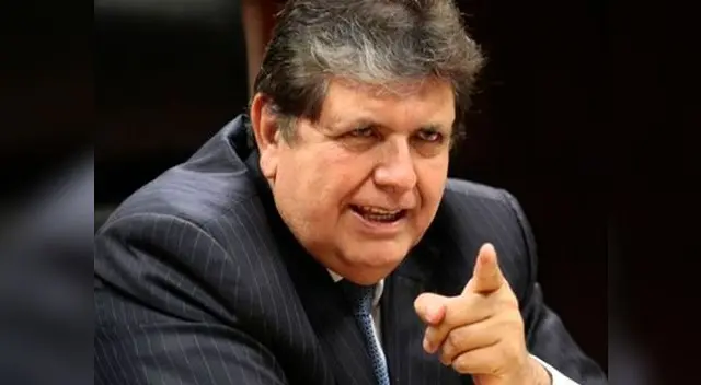 El momento en que Alan García salió de embajada de Uruguay   