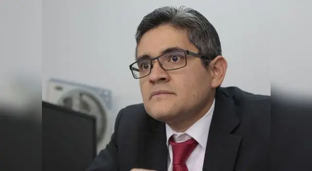 Por presuntamente filtrar las preguntas del interrogatorio que se le hizo a Pedro Chávarry Por presuntamente filtrar las preguntas del interrogatorio que se le hizo a Pedro Chávarry