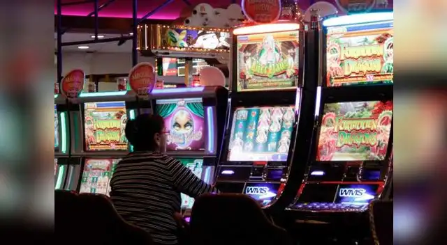 Comisión aprueba derogar Impuesto Selectivo al Consumo para tragamonedas y casinos