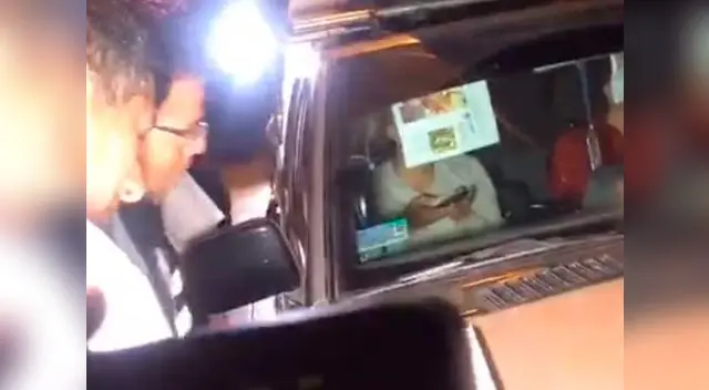 Revisan camioneta frente a la vivienda de Alan García Revisan camioneta frente a la vivienda de Alan García