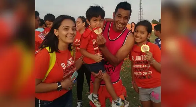 Ronald Quinteros junto a la familia Ronald Quinteros junto a la familia