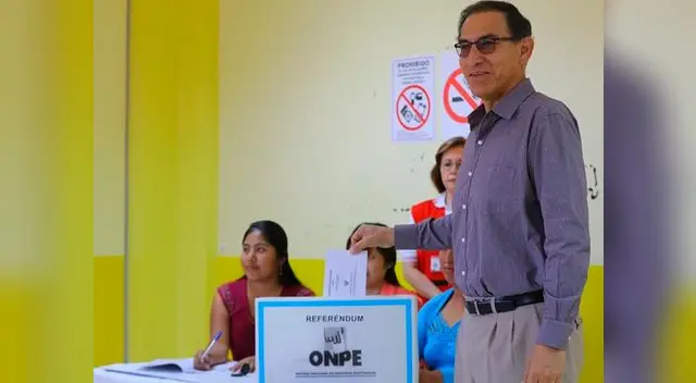 Martín Vizcarra acudió a votar en la región Moquegua Martín Vizcarra acudió a votar en la región Moquegua