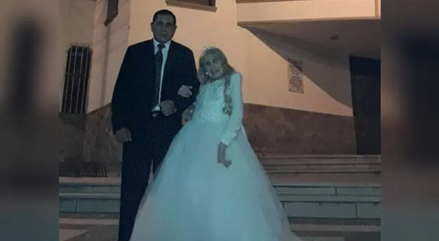 Anciana de 90 años cumplió su sueño de tener su quinceañero Anciana de 90 años cumplió su sueño de tener su quinceañero