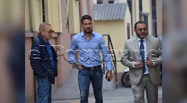 Paolo Guerrero acude a Prefectura 