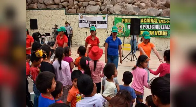 Las PNP hicieron bailar a los menores