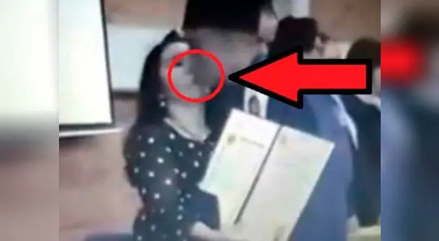 Asistentes a ceremonia rieron tras bochornoso momento