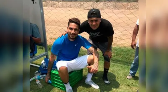 Paolo Guerrero jugó una pichanga con varios futbolistas del medio local Paolo Guerrero jugó una pichanga con varios futbolistas del medio local