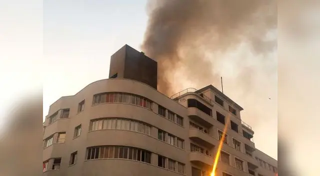 Cercado de Lima: se registra un voraz incendio en avenida La Colmena Cercado de Lima: se registra un voraz incendio en avenida La Colmena