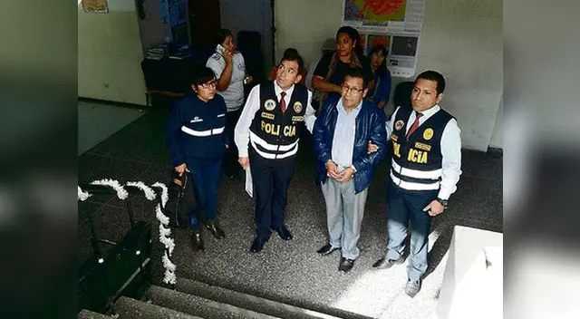 Capturan a profesor que pedía fotos íntimas a sus alumnas para aprobarlas Capturan a profesor que pedía fotos íntimas a sus alumnas para aprobarlas