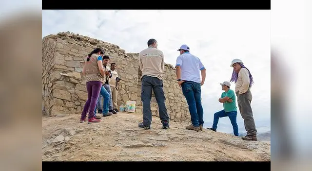 Restauran complejo arqueológico en Casma Restauran complejo arqueológico en Casma