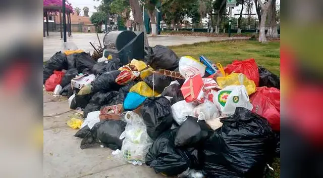 Bellavista amanecieron bajo alfombras de desperdicio