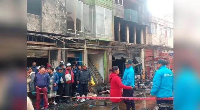 Incendio en feria navideña en Puno 