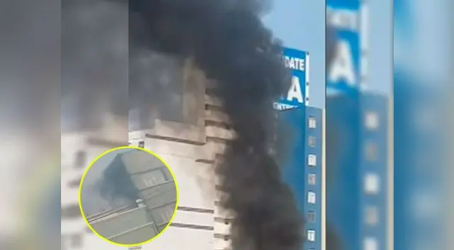 Bomberos vienen atendiendo la emergencia. 