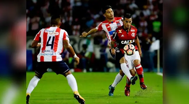 Tras estar dos temporadas en Flamengo, Trauco piensa emigrar al fútbol argentino. FOTO: EFE