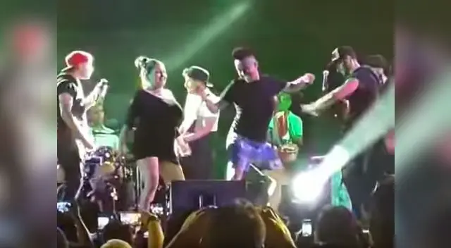 Christian Cueva baila en Festival navideño