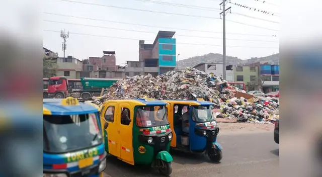Mosquitos y ratas aparecen por los cerros de basuras en la Pista Nueva de San Juan de Miraflores