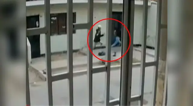 Mujer es arrastrada por delincuente en Comas 