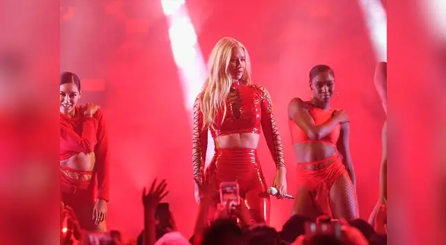 Penoso accidente de una bailarina durante concierto Penoso accidente de una bailarina durante concierto