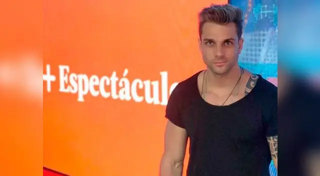 Nicola Porcella se tira flores Nicola Porcella se tira flores