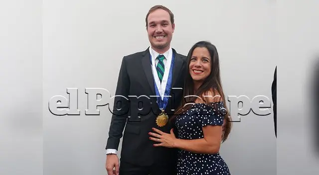 George Forsyth recibió tierno beso de Venessa Terkes luego de juramentar como alcalde La Victoria George Forsyth recibió tierno beso de Venessa Terkes luego de juramentar como alcalde La Victoria